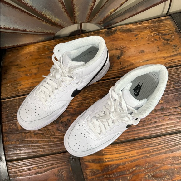 Men’s Nike High Top Sneakers - Picture 7 of 8